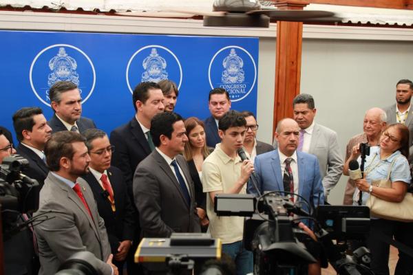 8383505e 898a 4c72 a5c8 7d5a1210da95