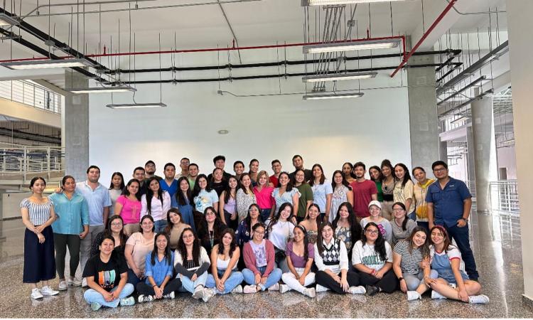 Estudiantes de la carrera de Microbiología, de la Facultad de Ciencias, Orientación Clínica, culminan su semana de inducción antes de iniciar su servicio social.