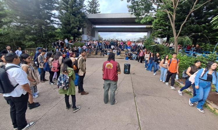 Continúan las tutorías para los aspirantes a la Prueba PHUMA del 3 de agosto, a través del programa Tutores UNAH.