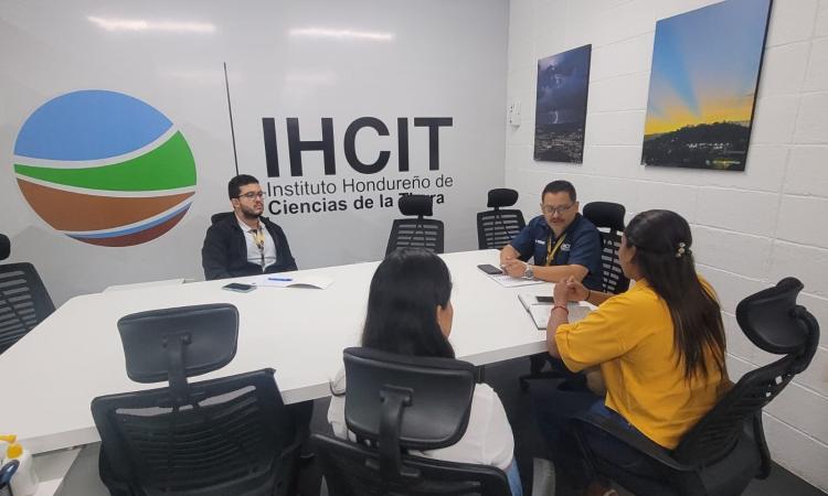 Representantes de la Secretaría de Agricultura y Ganadería, provenientes de La Mosquitia, sostuvieron una reunión con autoridades de la Facultad de Ciencias - UNAH