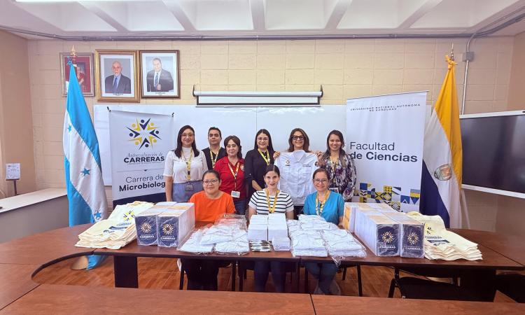 Facultad de Ciencias celebra la acreditación de la Carrera de Microbiología