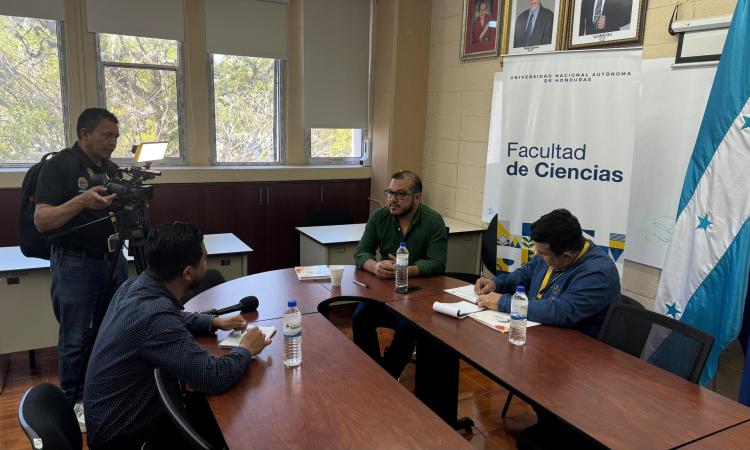 una reunión estratégica orientada a fortalecer la calidad académica y atender la creciente demanda estudiantil en el área científica