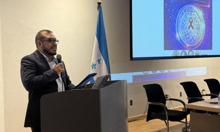 En este momento, en la Facultad de Ciencias, se está llevando a cabo el Simposio de Tuberculosis, organizado por la Escuela de Microbiología - UNAH
