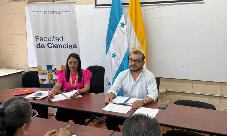 Reunión de trabajo en la Facultad de Ciencias