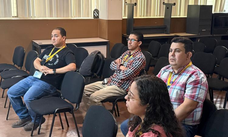 Fortaleciendo la enseñanza de la Física a nivel nacional