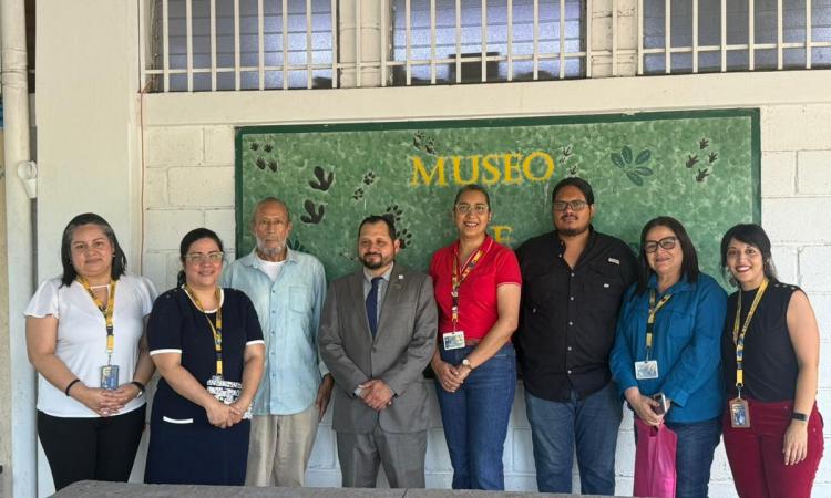 La Facultad de Ciencias recibió este día la visita del Cónsul de Costa Rica en Honduras, Sr. Jorge Umaña