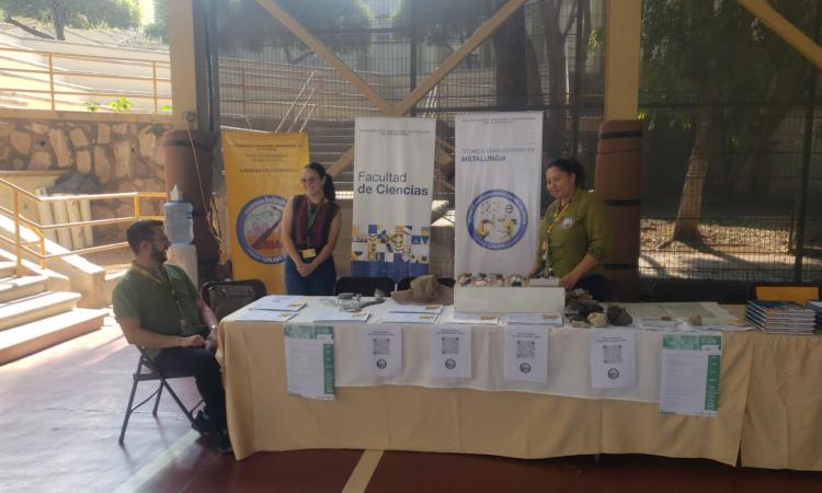  La Facultad de Ciencias dijo presente en la Feria de Universidades 2026, desarrollada en el Instituto Virginia SAPP
