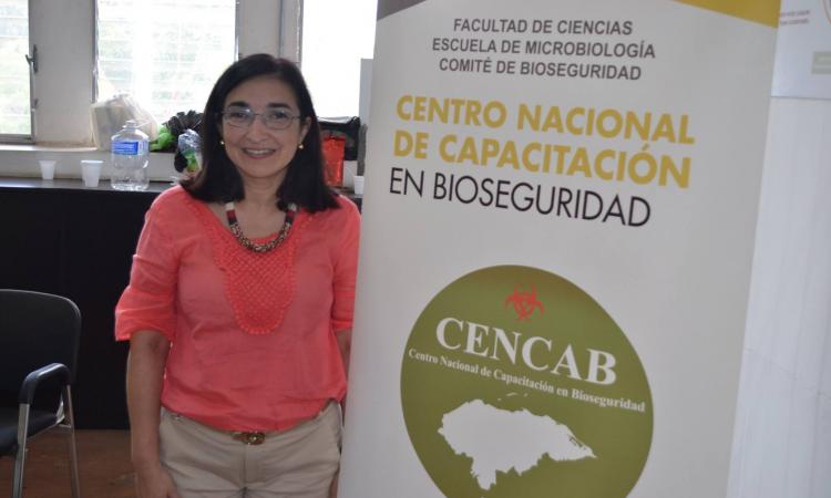 Capacitación para el personal técnicos y auxiliar de la Escuela de Microbiología, los cuales fueron desarrollados por el Centro Nacional de Capacitación en Bioseguridad – CENCAB y el INFOP.