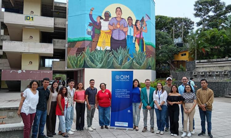 Estudiantes de Periodismo de la UNAH Reciben Reconocimientos por Trabajos sobre Migración