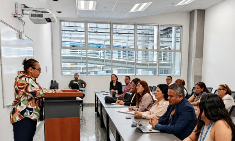 Taller promueve acceso educativo para población desplazada