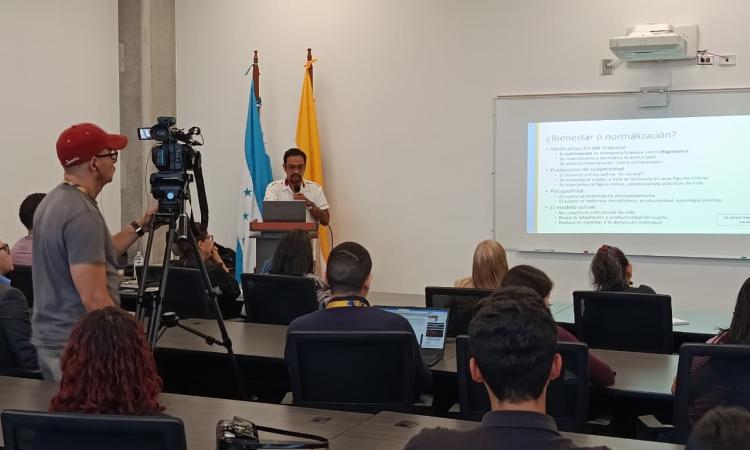 UNAH fortalece la formación doctoral con conferencia internacional sobre salud mental y contextos contemporáneos