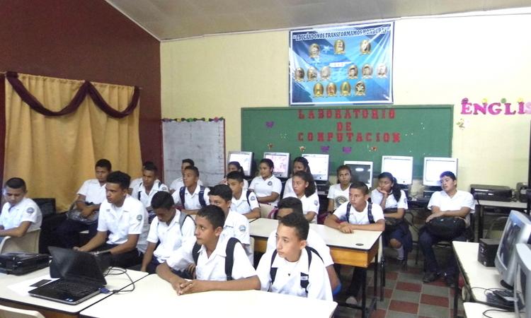 El CURLP impulsa el desarrollo de competencias en ofimática para alumnos de Pavana y Guanacastillo en Choluteca.