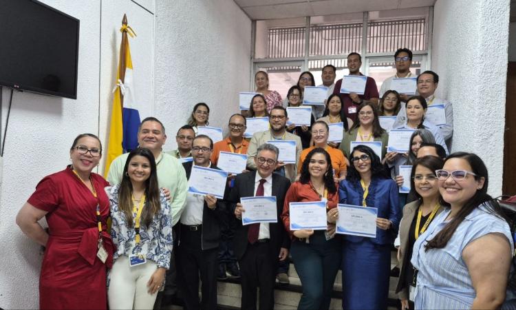 UNAH fortalece la innovación educativa con clausura del curso COIL y certificación de más de 50 docentes
