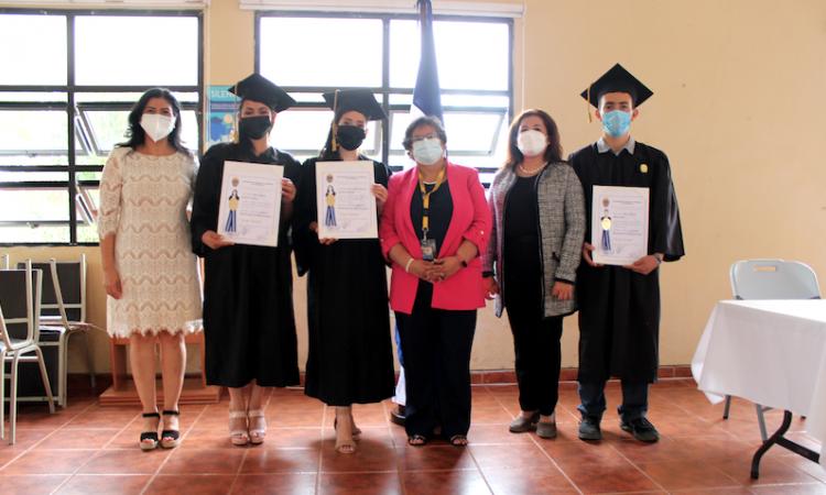 UNAH gradúa los primeros 3 estudiantes del Aula Virtual UNAH Capucas en el occidente del país