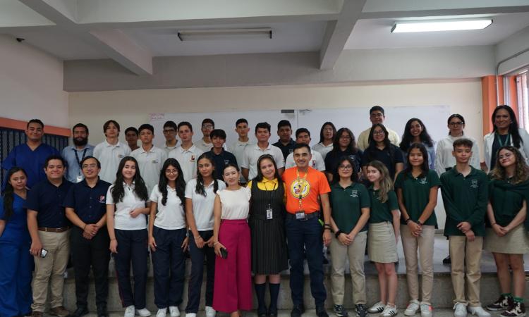 Facultad de Química y Farmacia ofrece pasantías para estudiantes de secundaria