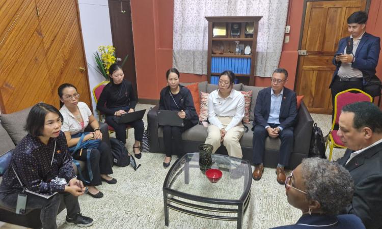 Facultad de Ciencias Médicas recibe delegación de China para aunar esfuerzos contra el dengue