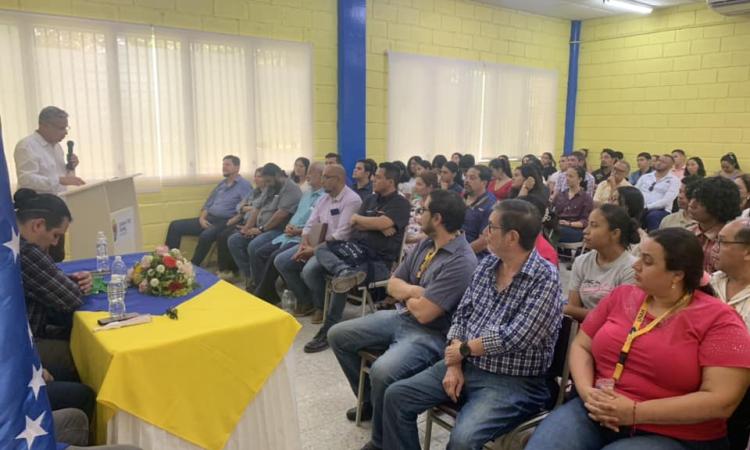 Profesor visitante impartió conferencia sobre Literatura y Tabaco en UNAH Tec Danlí