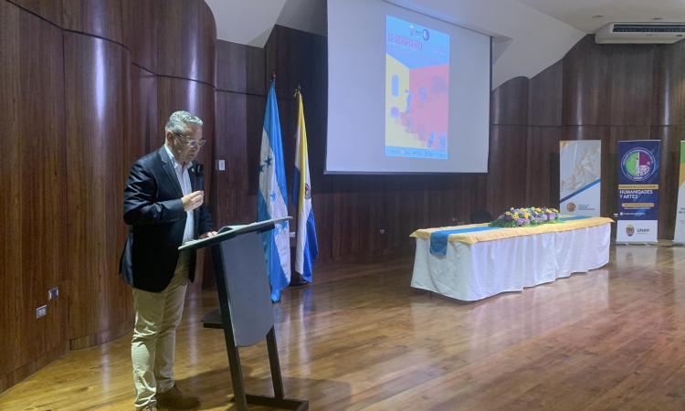 Académico venezolano impartió conferencia inaugural en II Simposio de Investigación Científica de Posgrados de FHHAA