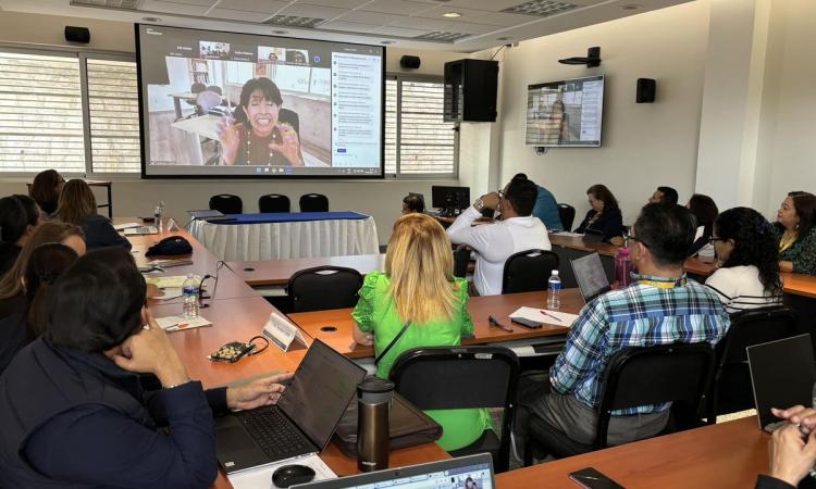 Más de 120 profesores participan en el VIII Encuentro de Docentes en Línea 