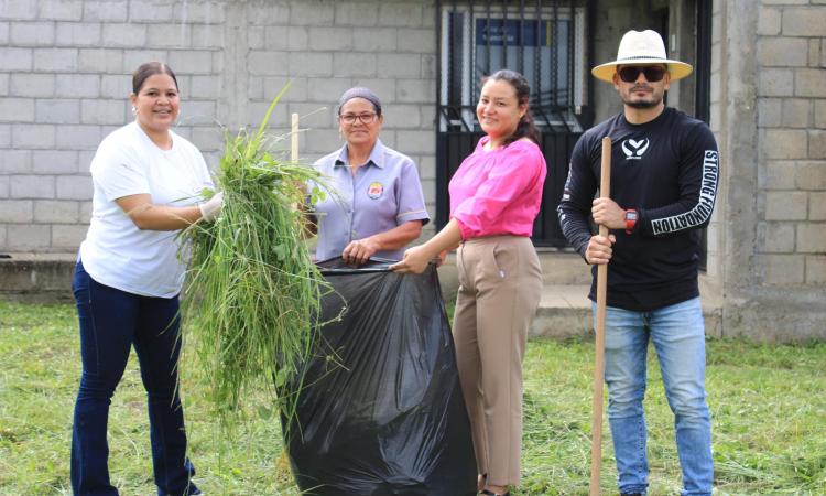 UNAH El Paraíso realiza jornada de limpieza contra el dengue 