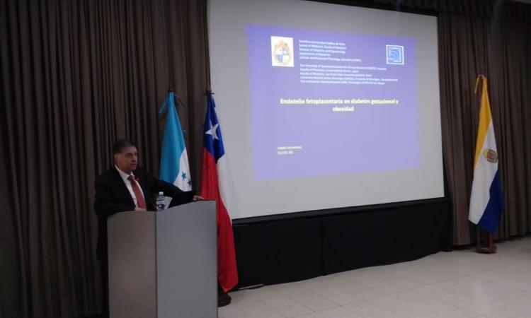 Académico de Chile brindó conferencia sobre la diabetes gestacional y obesidad