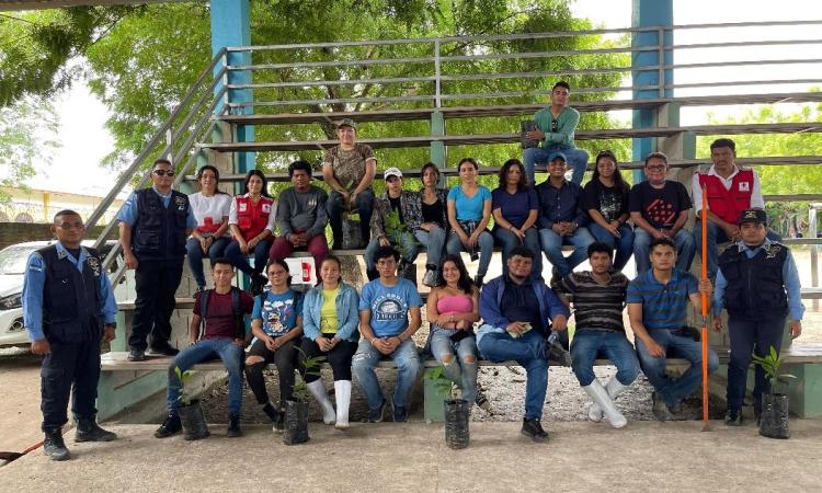 Estudiantes de UNAH Campus Choluteca inician siembra de marañón en cuenca del río Sampile