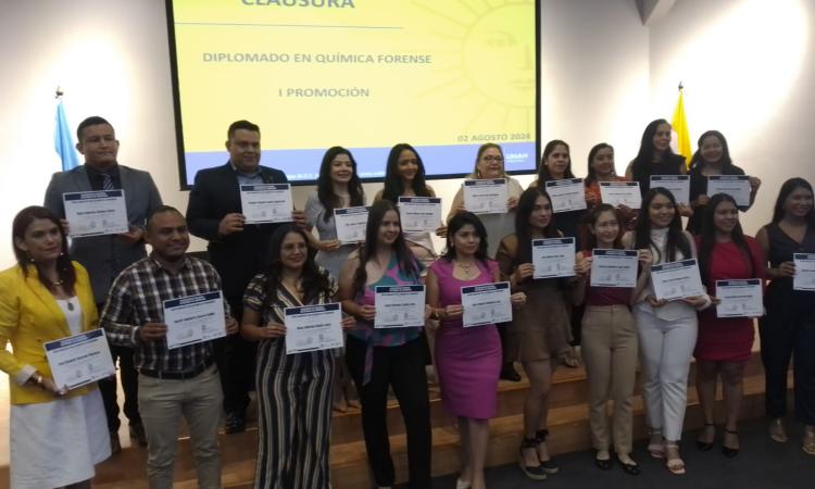 La UNAH entrega 27 diplomas en la primera promoción de Química Forense 