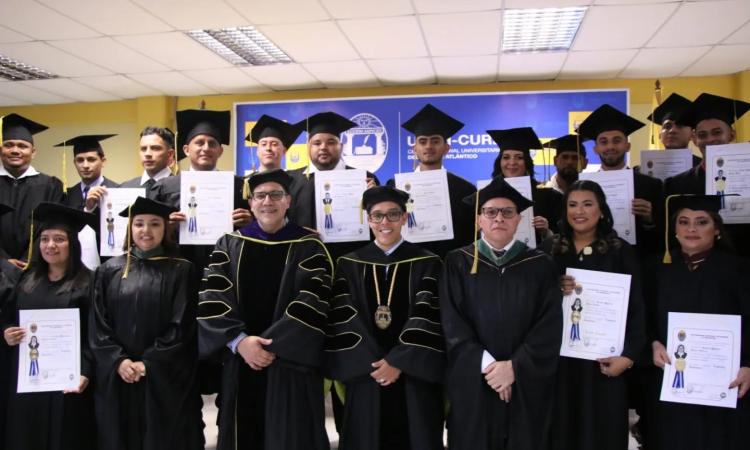 Más de 90 profesionales egresan de UNAH Campus Atlántida