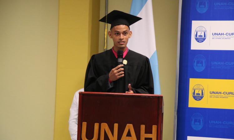 "Sin la beca no hubiera logrado este sueño": Elán Diaz, graduado de UNAH Campus Atlántida