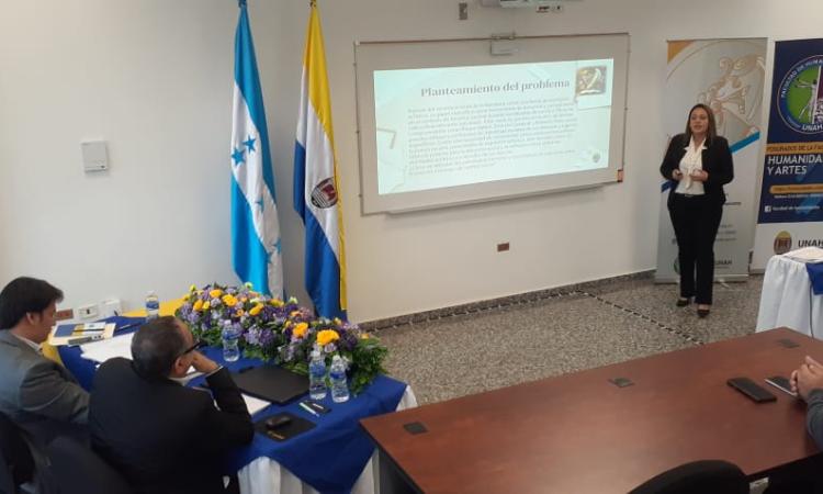 Realizan defensa de tesis de Maestría en Literatura Centroamericana