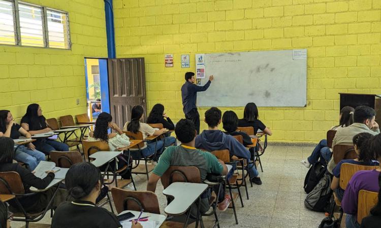 UNAH Campus El Paraíso brinda tutorías de matemáticas para aspirantes que realizarán la PAA