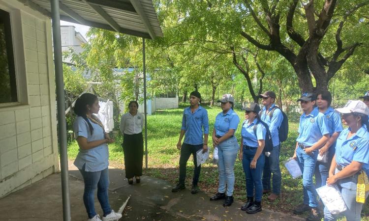 UNAH Campus Choluteca socializa oferta académica en colegios de la zona