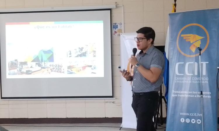 Estudiantes de Ingeniería recibieron taller sobre fabricación digital 