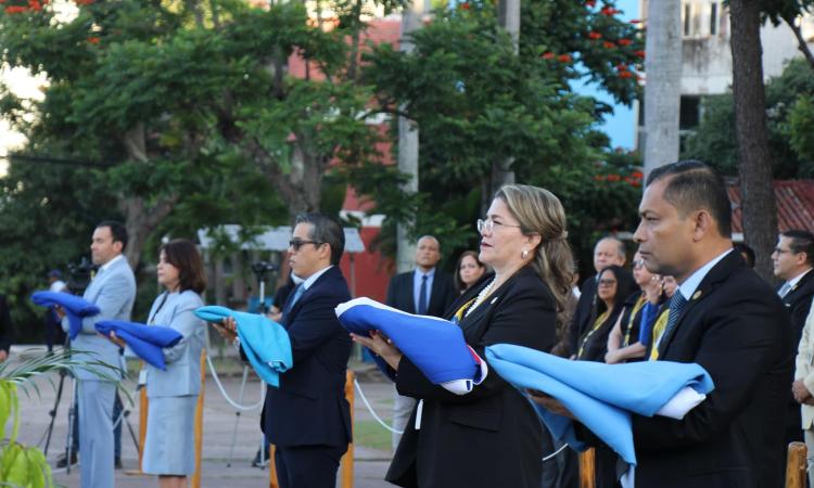 UNAH conmemora Día de la Bandera Nacional y exhorta a trabajar de manera conjunta por Honduras