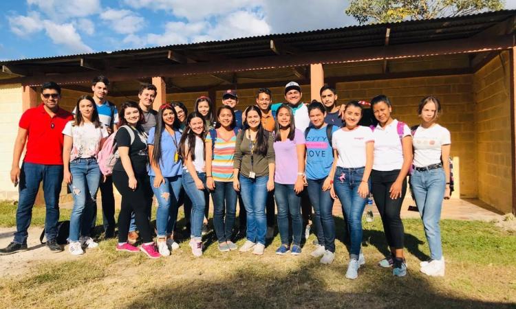 Estudiantes de la UNAH recolectan donativos para niños del Hospital María 