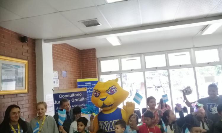 Consultorio Jurídico Gratuito de la UNAH celebra actividad conmemorativa a los niños y niñas 