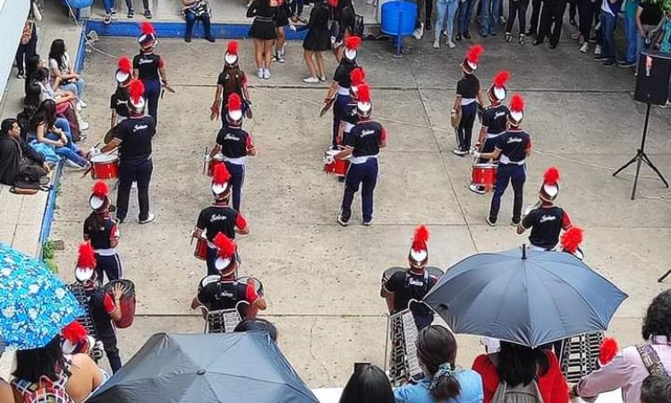 Facultad de Ciencias Económicas brinda cálida bienvenida a sus estudiantes