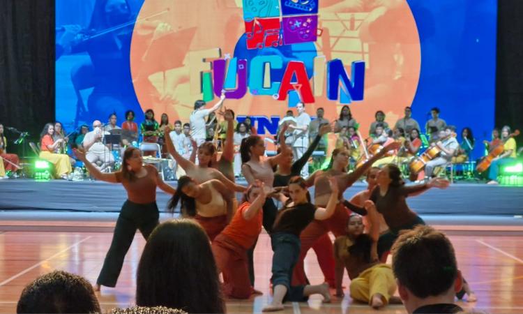 Entre música y danzas se inauguró el FUCAIN 2024