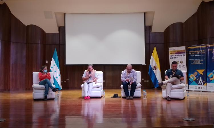 Docentes y estudiantes de la Facultad de Humanidades y Artes realizaron conversatorio sobre la cultura y el arte de Honduras 