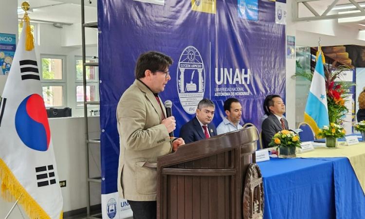  Inauguran el Rincón de Corea en la Biblioteca Central de UNAH Campus Cortés