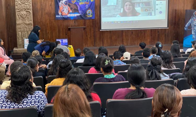 Facultad de Economía de la UNAH organiza espacio de formacion en criptomonedas