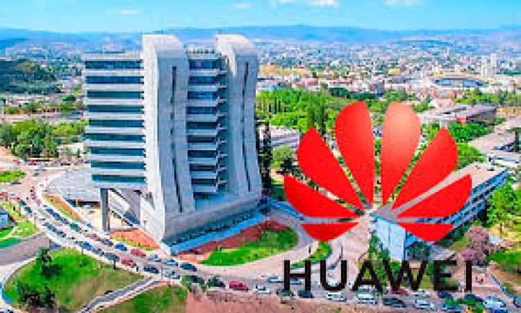 Tecnología: Huawei reconoce transformación digital de la UNAH 