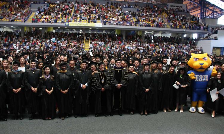 Primera ceremonia de graduación: UNAH entregó más de 700 nuevos profesionales al servicio de la patria