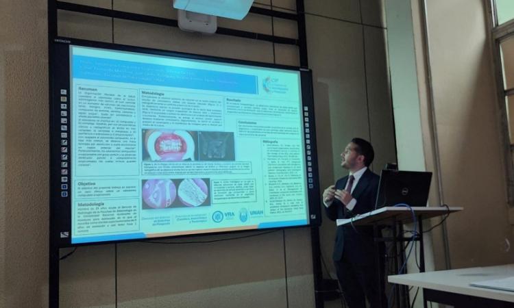 Estudiantes de Odontología comparten sus conocimientos en el Congreso de Investigación y Posgrado