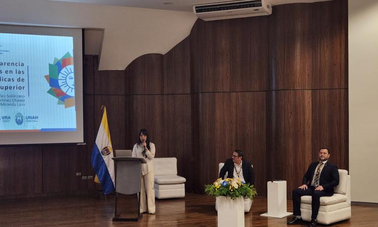 En foro, destacan importancia de gobernanza, transparencia y rendición de cuentas en universidades públicas de Honduras 