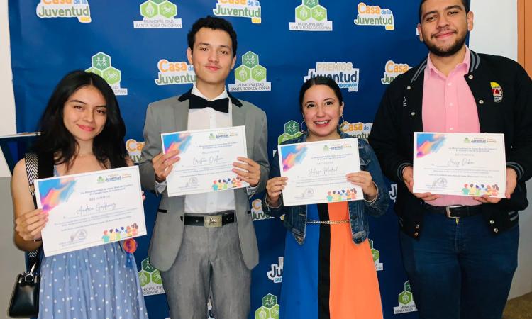 Cuatro estudiantes de UNAH Campus Copán reciben Premios Juventud otorgados por la Municipalidad de Santa Rosa