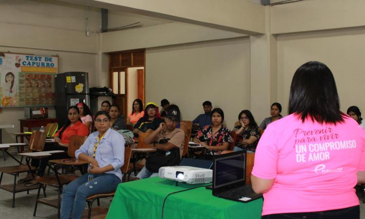 Funhocam capacita a personal sobre prevención del cáncer de mama en UNAH Campus El Paraíso 