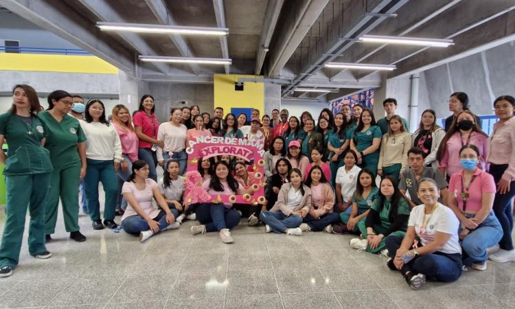 Facultad de Ciencias Médicas realizó jornada de sensibilización y detección temprana de cáncer de mamá a personal de aseo de la UNAH