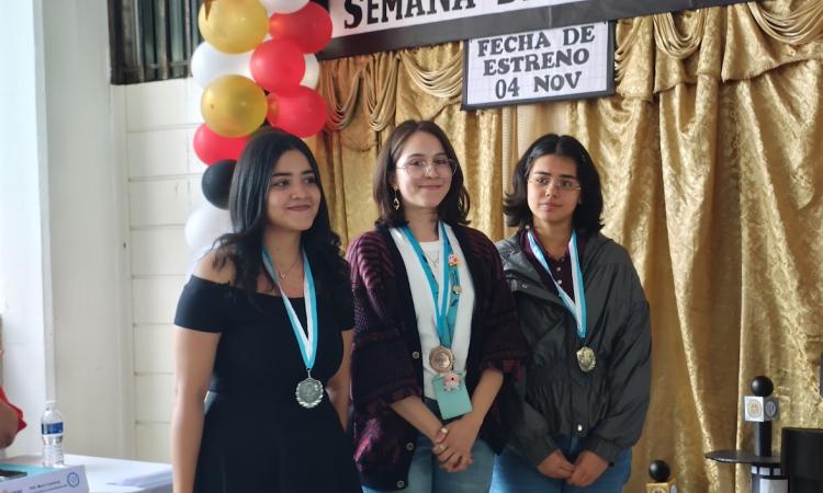 Carrera de Psicología reconoce excelencia académica estudiantil y trayectoria docente