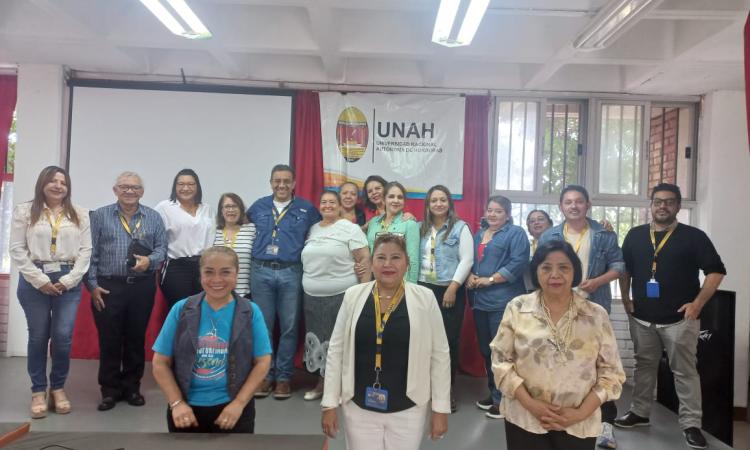 Dirección de Docencia realiza reunión informativa con docentes de Pedagogía